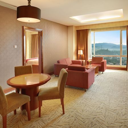 Swiss-Belhotel Maleosan Manado Buitenkant foto