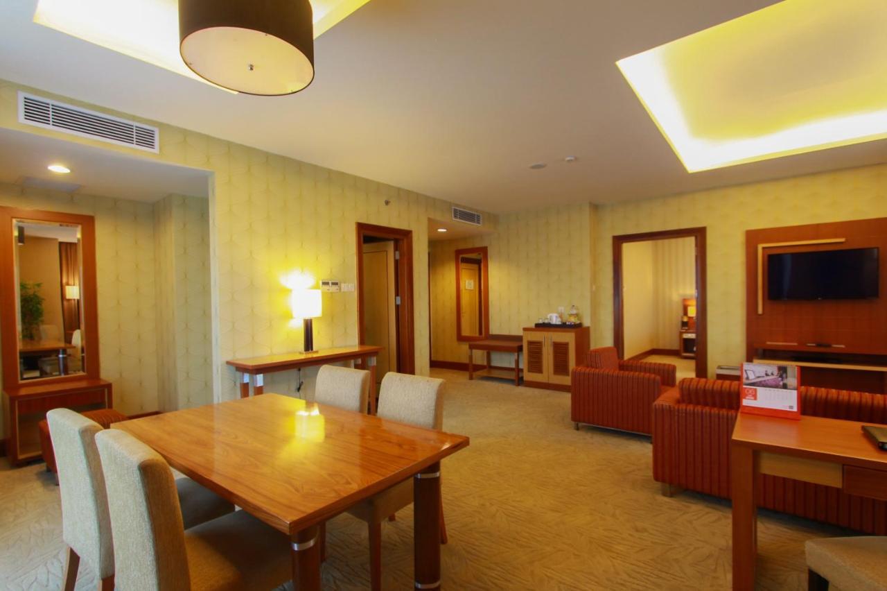 Swiss-Belhotel Maleosan Manado Buitenkant foto
